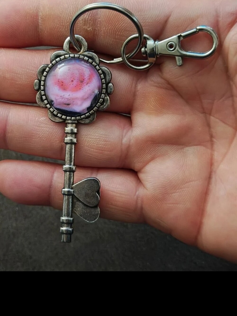 Vintage Style Skeleton Key Keychain With a Pink and White Rose Cabochon Pendant